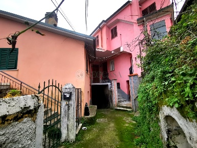 Foto Appartamento a Follo Follomonte di 53 m² con 3 locali in vendita