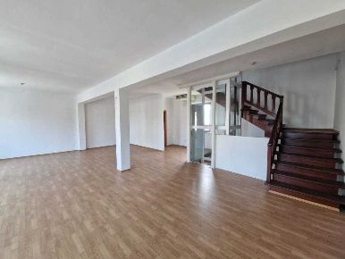 Foto Locale commerciale in Via Sarzanese 533, Lucca Nave di 280 m²