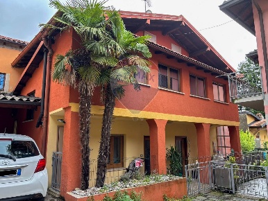 Foto Case semi ndipendenti in Vicolo Piatti, Viggiù Centro di 124 m²