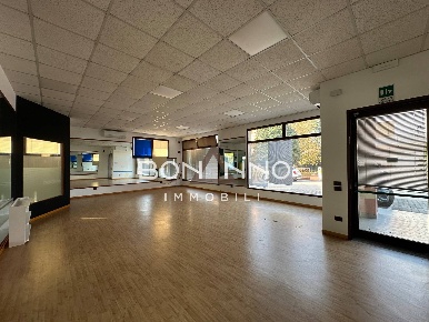 Foto Locale commerciale in VIA STRAELLE SAN PIETRO, Camposampiero Centro