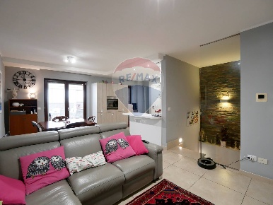 Foto Appartamento in Via Papalia, Conversano Centro di 186 m² con 5 locali