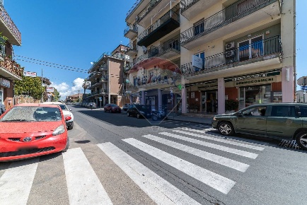 Foto Box in Via Amedeo Duca d'Aosta, San Giovanni la Punta Centro di 40 m²