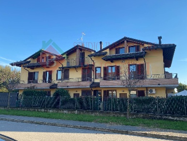 Foto Villa a schiera in via IV Novembre, Dairago di 134 m² con 4 locali
