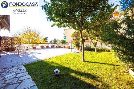 Foto Appartamento a Pieve Ligure Centro di 110 m² con 7 locali in vendita