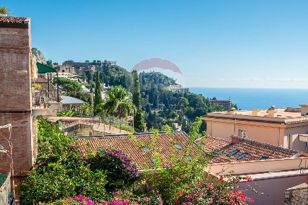 Foto Appartamento in Corso Umberto, Taormina Centro di 166 m² con 4 locali