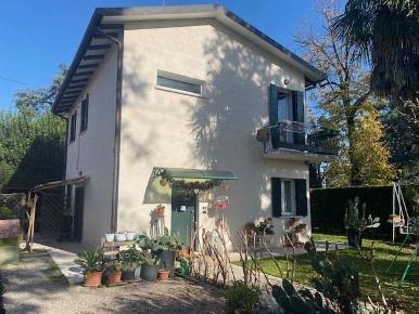 Foto Appartamento a Venezia Cipressina di 145 m² con 6 locali in vendita