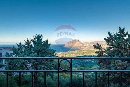 Foto Villa singola in S.P. Immacolatella, Erice di 300 m² con 10 locali