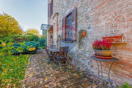 Foto Case semi ndipendenti in Strada Bassa Nuova, Parma di 345 m²