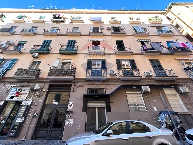 Foto Attività commerciale in Via Filippo Cavolino, Napoli di 95 m²