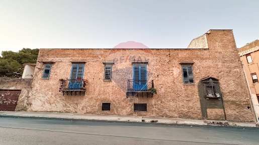 Foto Rustico a Palermo Guadagna di 300 m² con 8 locali in vendita