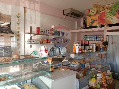 Foto Attività commerciale in via bruceto, Massa e Cozzile di 90 m²