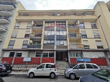 Foto Ufficio in Via Don Bosco, Lecce Stazione di 294 m² con 12 locali