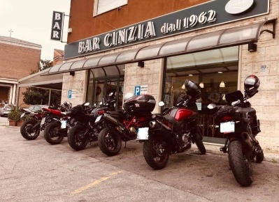 Foto Attività commerciale in piazza madonna della neve, Frosinone di 60 m²