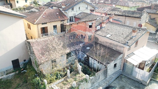 Foto Rustico a Alzano Lombardo Centro di 382 m² con 5 locali in vendita