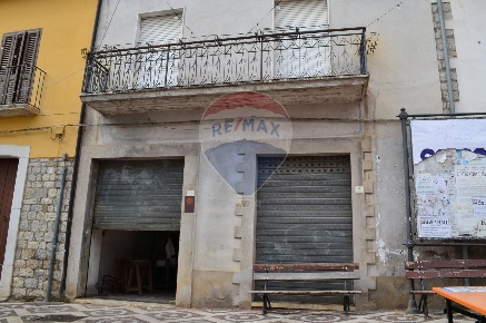 Foto Appartamento in Piazzaa Roma, Paupisi Centro di 248 m² con 15 locali