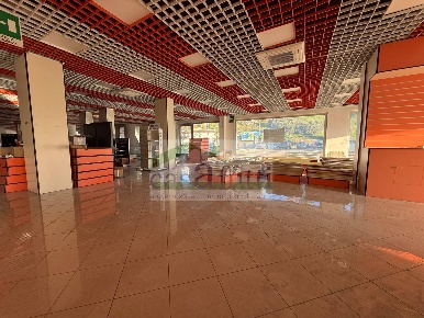 Foto Locale commerciale in Via Pietro Nenni, San Giovanni Teatino Sambuceto