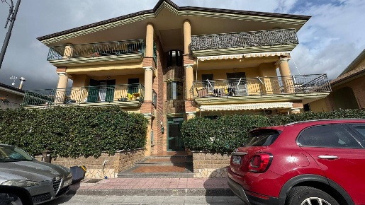 Foto Appartamento in via gramsci, Quadrelle di 100 m² con 3 locali