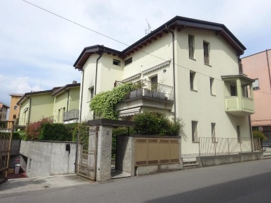 Foto Appartamento a Carnate di 155 m² con 4 locali in vendita