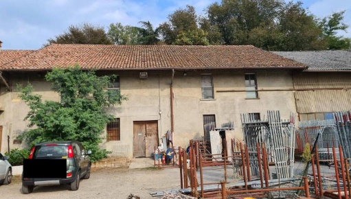 Foto Magazzino a Torre d'Isola di 149 m² con 2 locali in vendita