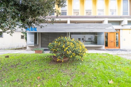 Foto Locale commerciale a Empoli Centro Storico di 250 m² con 1 locali