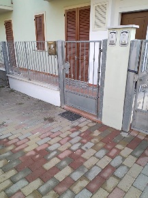 Foto Appartamento a Massa Zona Industriale di 120 m² con 6 locali