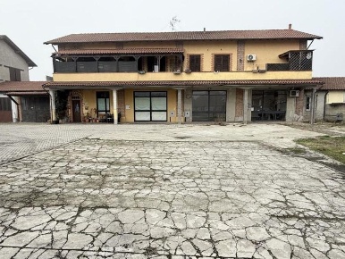 Foto Appartamento a Castello d'Agogna di 425 m² con 6 locali in vendita
