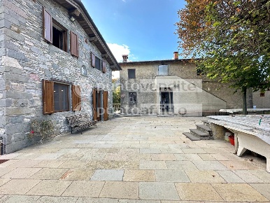 Foto Appartamento a Pescaglia di 200 m² con 8 locali in vendita