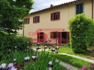 Foto Casale a Serravalle Pistoiese di 170 m² con 6 locali in vendita