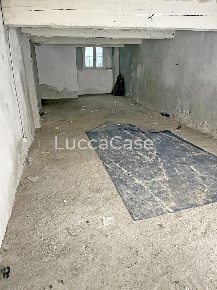 Foto Magazzino a Lucca Piazza Napoleone - San Michele di 60 m² con 1 locali