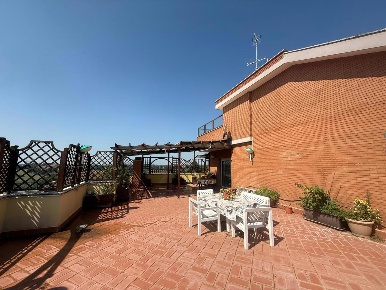 Foto Attico in Via DEGLI ESTENSI 235, Roma Pisana - Bravetta di 178 m²