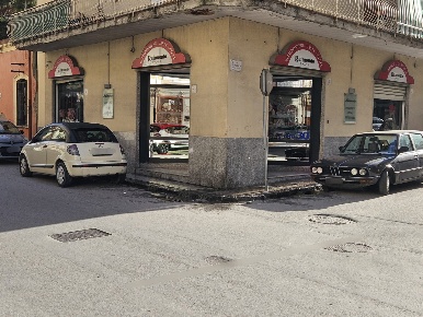 Foto Negozio in Via CAIROLI 165, Barcellona Pozzo di Gotto Centro di 297 m²