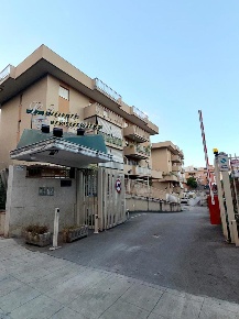 Foto Appartamento in Via E. L'Emiro 21, Palermo Zisa di 80 m² con 3 locali