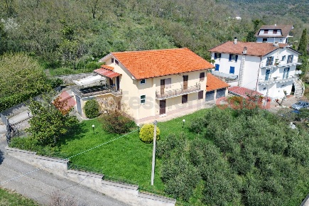 Foto Casa indipendente in Via san benedetto 3, Torre Cajetani di 300 m²