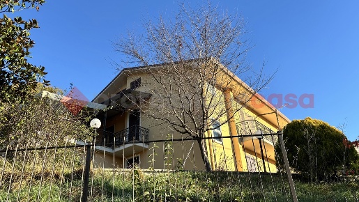 Foto Casa indipendente in Via san benedetto 3, Torre Cajetani di 300 m²