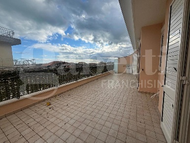Foto Appartamento in Via C. Colombo 85, Martinsicuro Centro di 85 m²