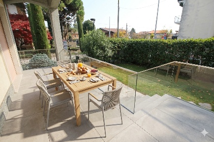 Foto Villa bifamiliare in Via Pascoli 11, Gorla Minore di 204 m² in vendita