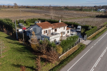 Foto Casa indipendente in Viale Treviso 162, Portogruaro di 190 m²