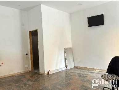 Foto Negozio in Via CARLO POERIO 00, Pomigliano d'Arco Centro di 40 m²