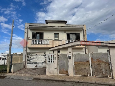 Foto Appartamento in Via LUPARA 77, Pulsano Centro di 145 m² con 4 locali