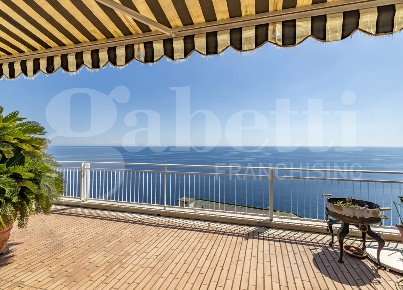 Foto Attico in Via Aurelia 195, Ospedaletti di 140 m² con 5 locali