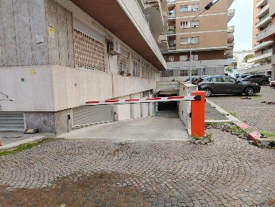 Foto Box in VIA ANGELO EMO 144, Roma Cipro di 28 m² con 1 locali in vendita
