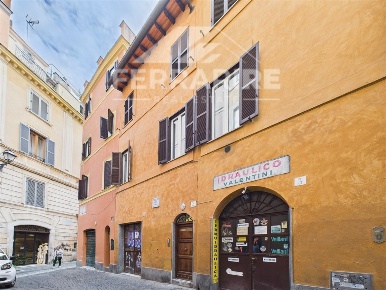 Foto Appartamento in vicolo del giglio, Roma Campo de' Fiori di 99 m²