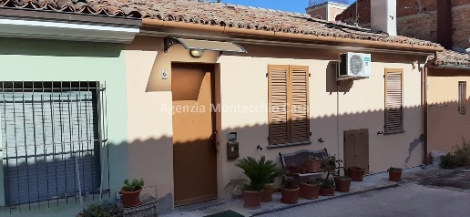 Foto Appartamento in Via Roma, Montelabbate Centro di 65 m² con 3 locali