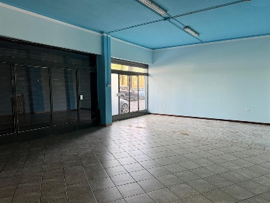 Foto Negozio a Mantova Anconetta - Gradaro di 130 m² con 3 locali