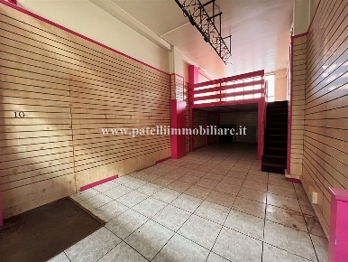 Foto Negozio in GALLERIA COSIMO FANZAGO, Bergamo Stazione di 39 m²