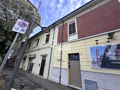 Foto Appartamento in Piazzale Sercognani, Faenza di 102 m² con 3 locali