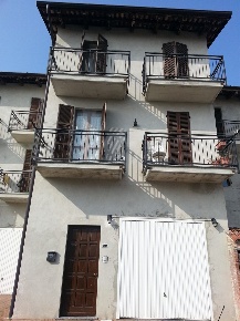 Foto Villa a schiera in via bricco santa maria, Tonco Centro di 130 m²