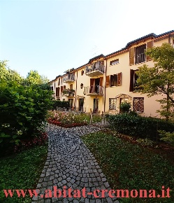 Foto Appartamento in via larga, Cremona Centro di 90 m² con 3 locali