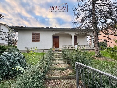 Foto Casa indipendente a Lugo di 287 m² con 5 locali in vendita