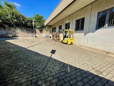 Foto Laboratorio in Via Bruno  Jamoretti, Induno Olona di 600 m² in affitto